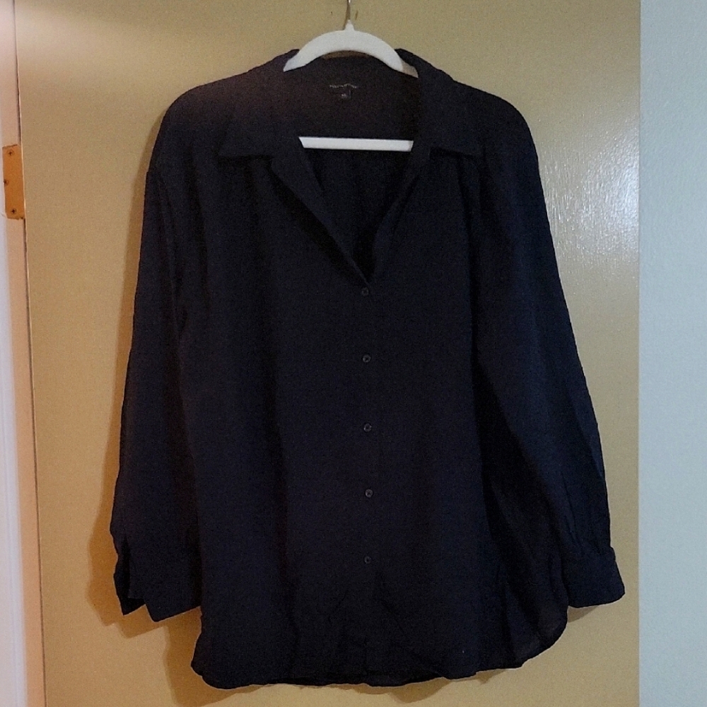 Banana Republic Black Lightweight Semi-Sheer Button-Up Blouse